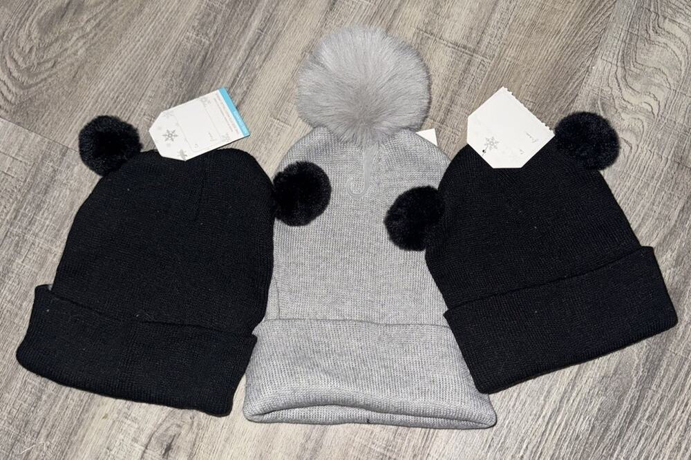 NWT Women’s Knit Beanie Hat Faux Fur Pom Pom Winter Cap One Size Black Gray